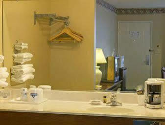 Travelodge By Wyndham Newport Hacienda 2* Costa Mesa