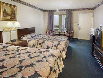 Travelodge By Wyndham Newport Hacienda Hotel